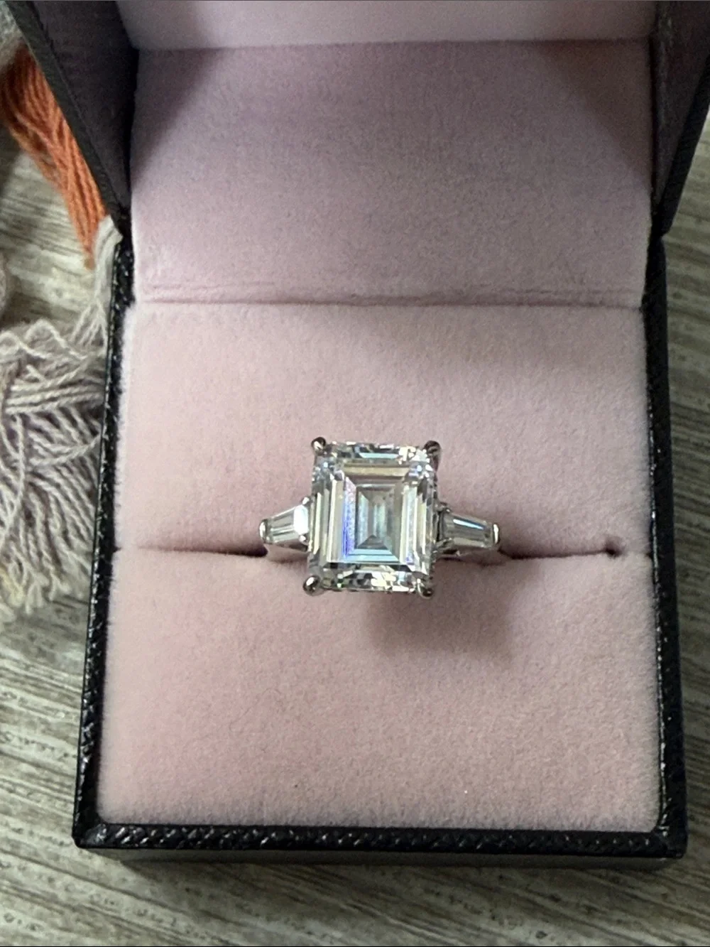 NWT Ainuoshi Emerald Cut Moissanite Three Stone Ring